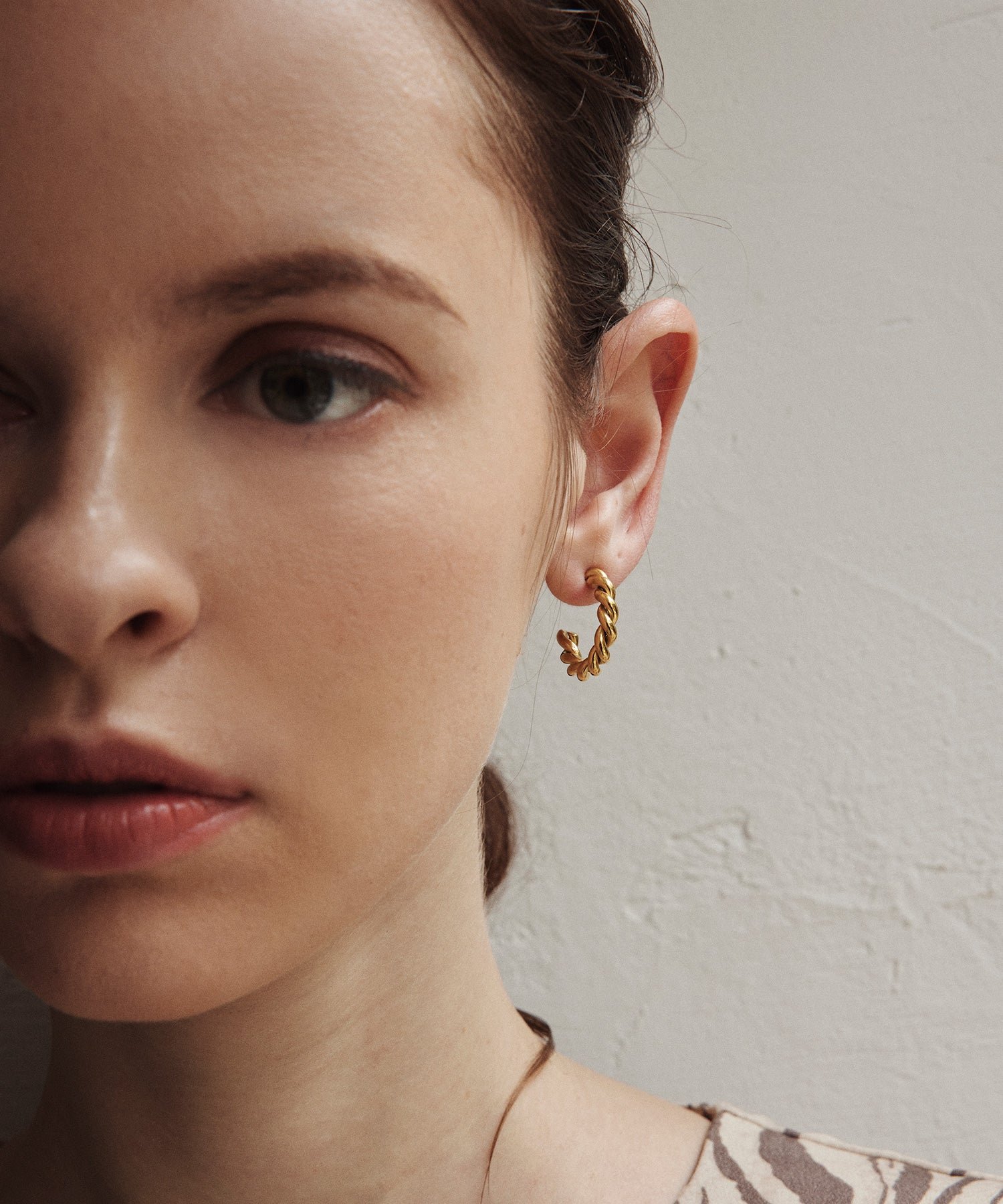 ゴールド]ツイストフープピアス