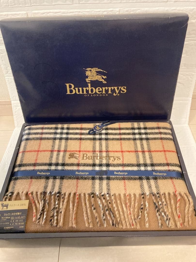 未使用箱入BURBERRYラムウール ストール 大判マフラー ひざ掛け 未使用箱入BURBERRYラムウール ストール 大判マフラー ひざ掛け 未使用