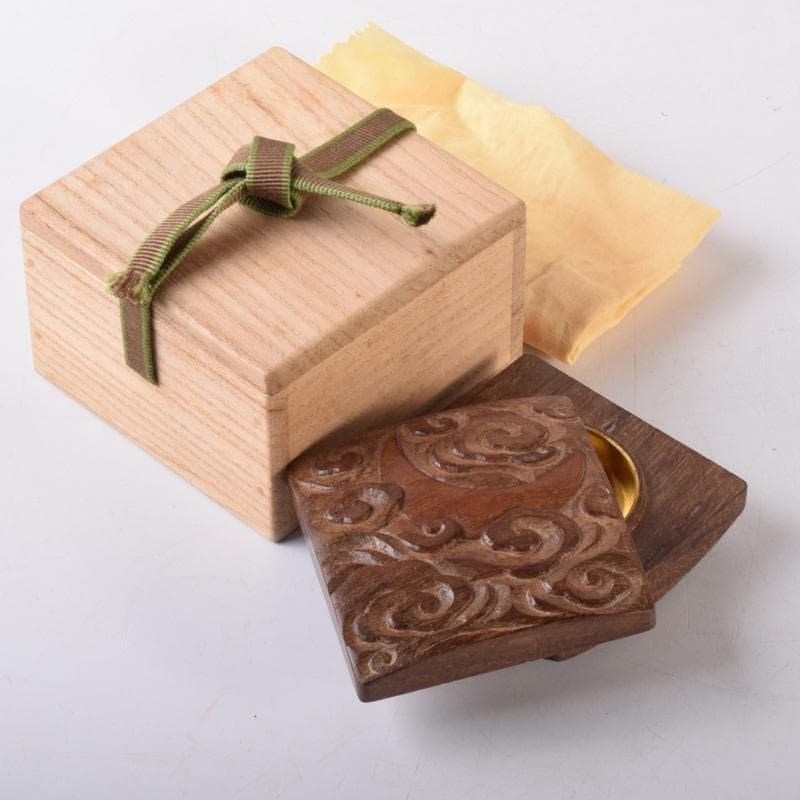 くりのぼう　川本光春作　雲月彫　内金溜香合　建仁寺竹田益州書付　V7217 建仁寺派元管長 竹田益州御箱書 2代川本光春 桑彫柳水香合（共箱