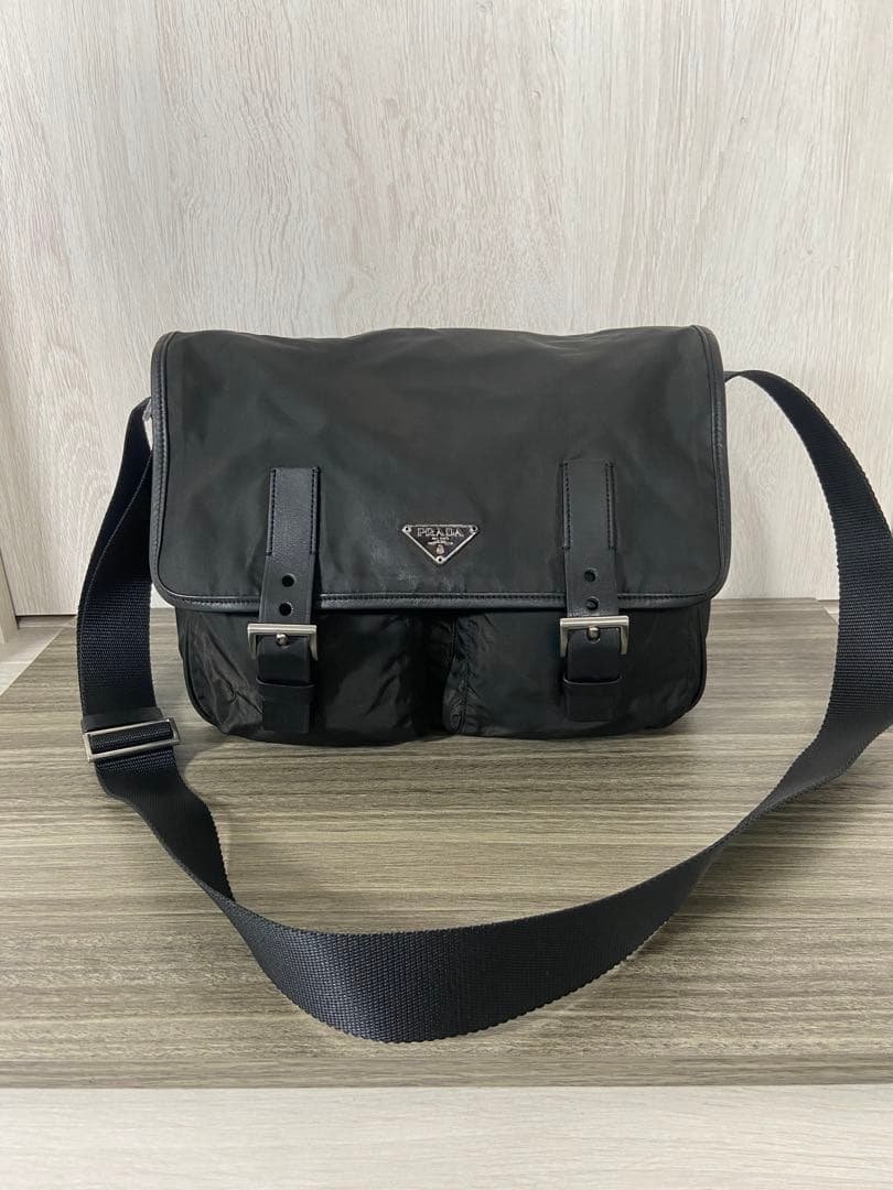 腰 プラダ　ショルダーバッグ　三角ロゴプレート　ナイロン　黒　メッセンジャー PRADA - プラダ 三角ロゴ ナイロン メッセンジャー ショルダーバッグ