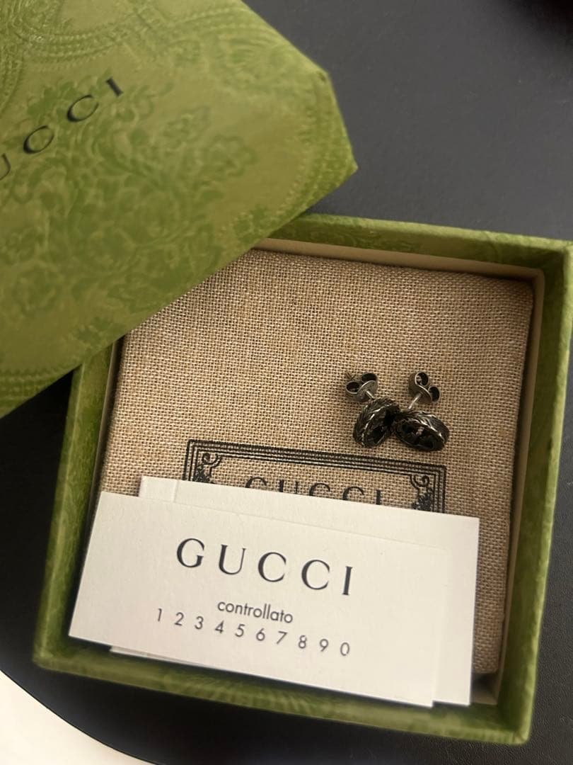 GUCCI ブラック スタッドピアス グッチ GUCCI ダブルG フラワースタッズピアス シルバー Ag925